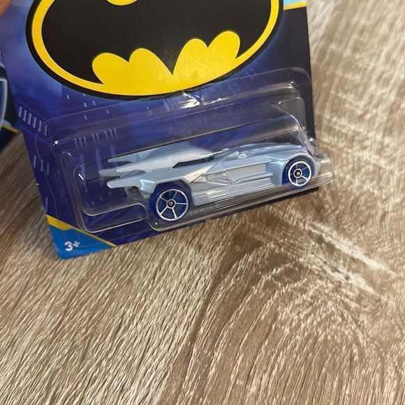 Hot Wheels - 2x Batmobiles ”Batman 6/20 & 7/20” - Picture 5 of 12